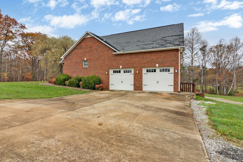Grimsley, Tennessee, 38565, United States, 4 Bedrooms Bedrooms, ,5 BathroomsBathrooms,Residential,Forsale,1929837