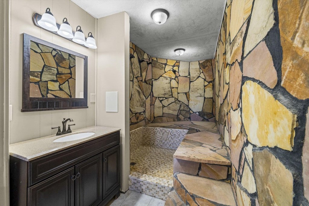 Talbott, Tennessee, 37877, United States, 2 Bedrooms Bedrooms, ,3.5 BathroomsBathrooms,Residential,Forsale,1884068