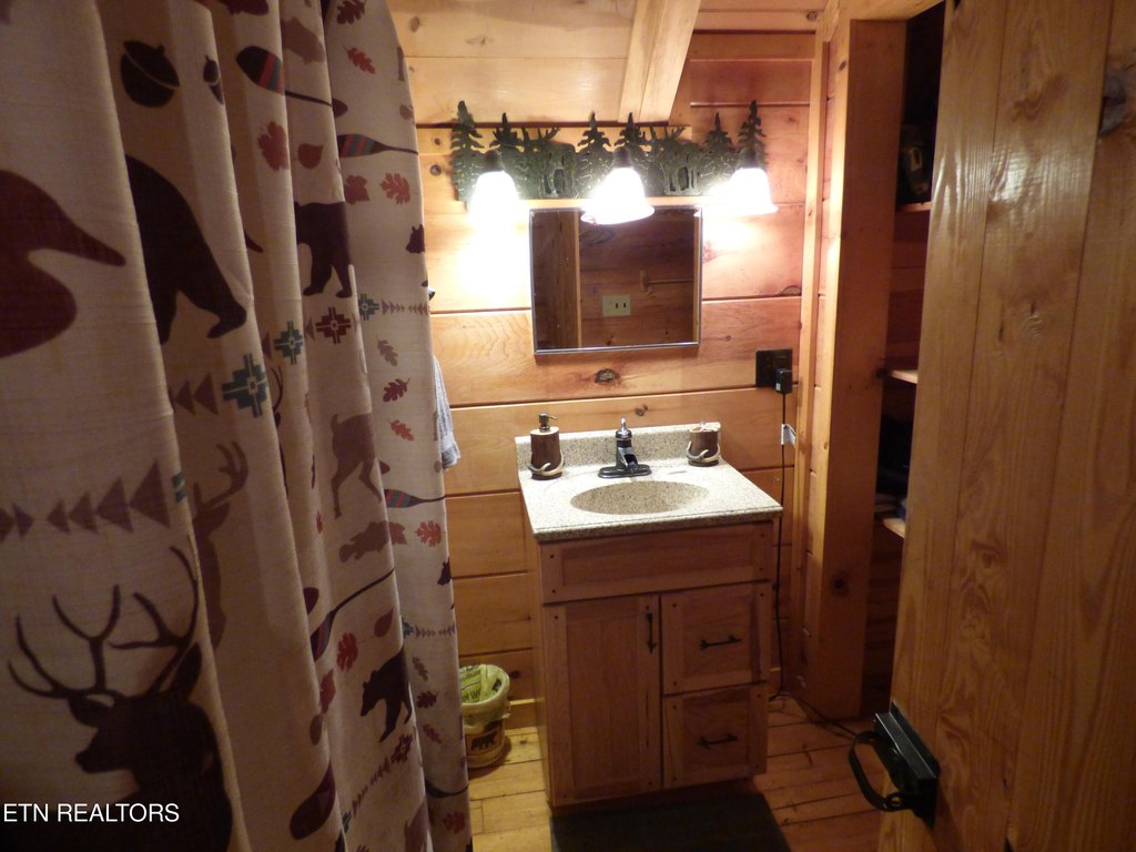 Crossville, Tennessee, 38571, United States, 4 Bedrooms Bedrooms, ,5.5 BathroomsBathrooms,Residential,Forsale,1907867