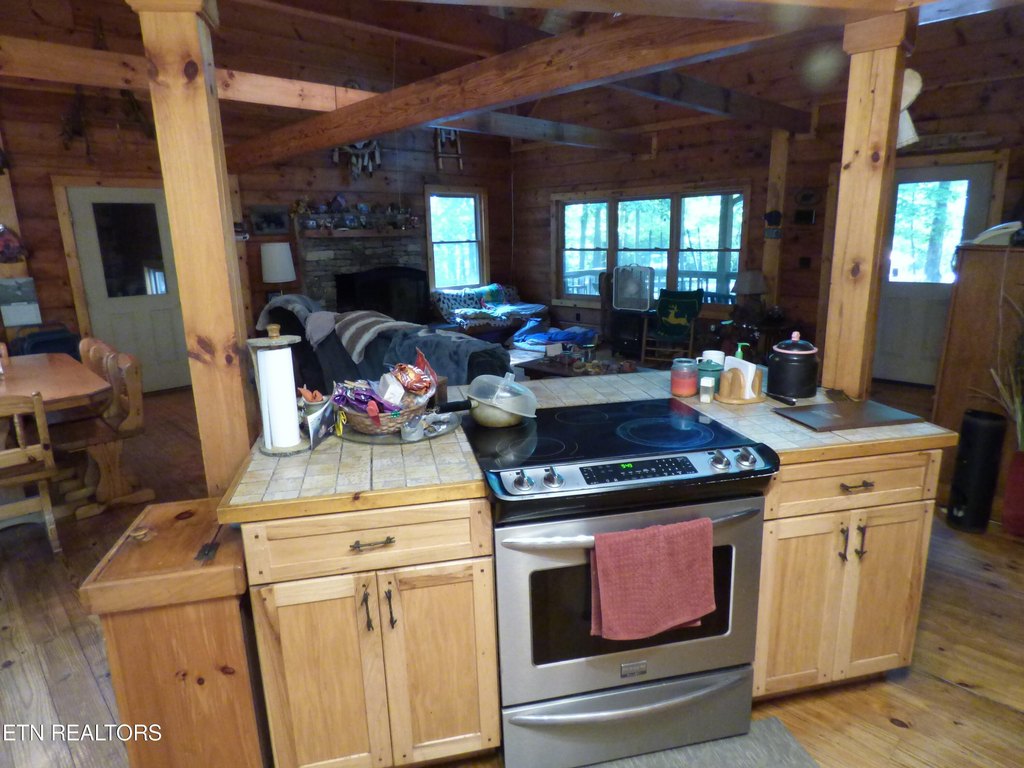 Crossville, Tennessee, 38571, United States, 4 Bedrooms Bedrooms, ,5.5 BathroomsBathrooms,Residential,Forsale,1907867