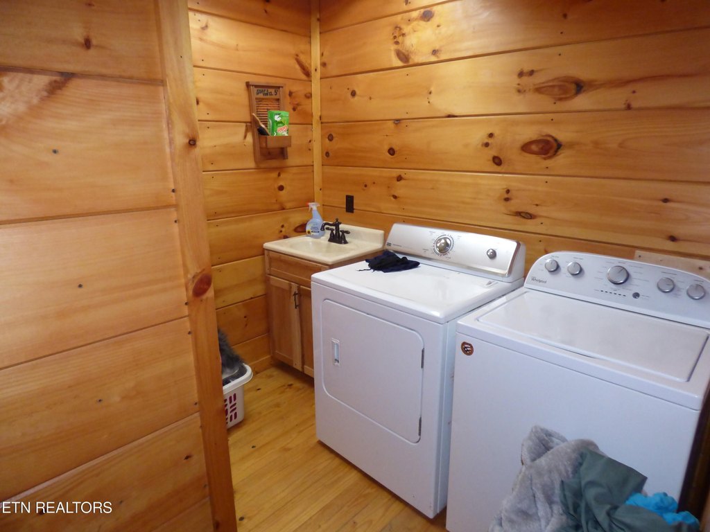 Crossville, Tennessee, 38571, United States, 4 Bedrooms Bedrooms, ,5.5 BathroomsBathrooms,Residential,Forsale,1907867