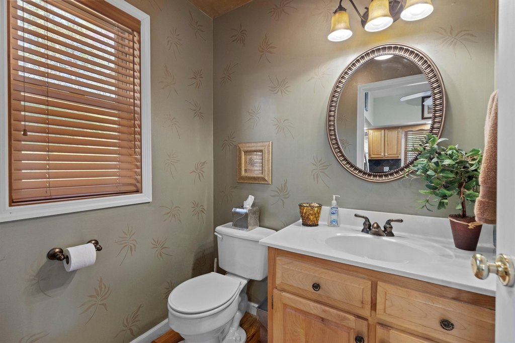 Dandridge, Tennessee, 37725, United States, 3 Bedrooms Bedrooms, ,3.5 BathroomsBathrooms,Residential,Forsale,1918878