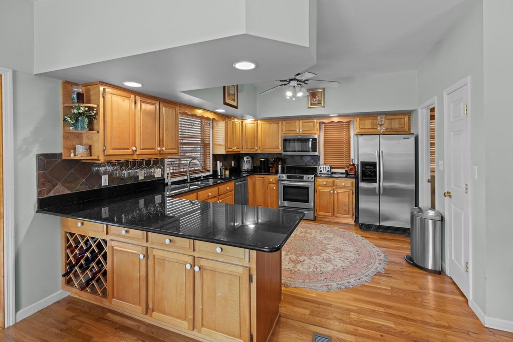 Dandridge, Tennessee, 37725, United States, 3 Bedrooms Bedrooms, ,3.5 BathroomsBathrooms,Residential,Forsale,1918878