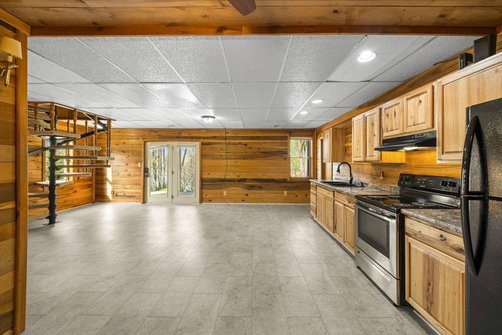 Talbott, Tennessee, 37877, United States, 2 Bedrooms Bedrooms, ,3.5 BathroomsBathrooms,Residential,Forsale,1884068