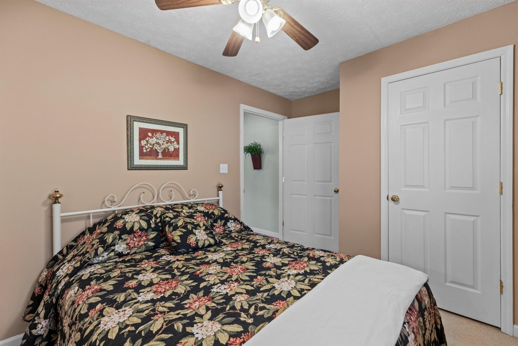 Dandridge, Tennessee, 37725, United States, 3 Bedrooms Bedrooms, ,3.5 BathroomsBathrooms,Residential,Forsale,1918878
