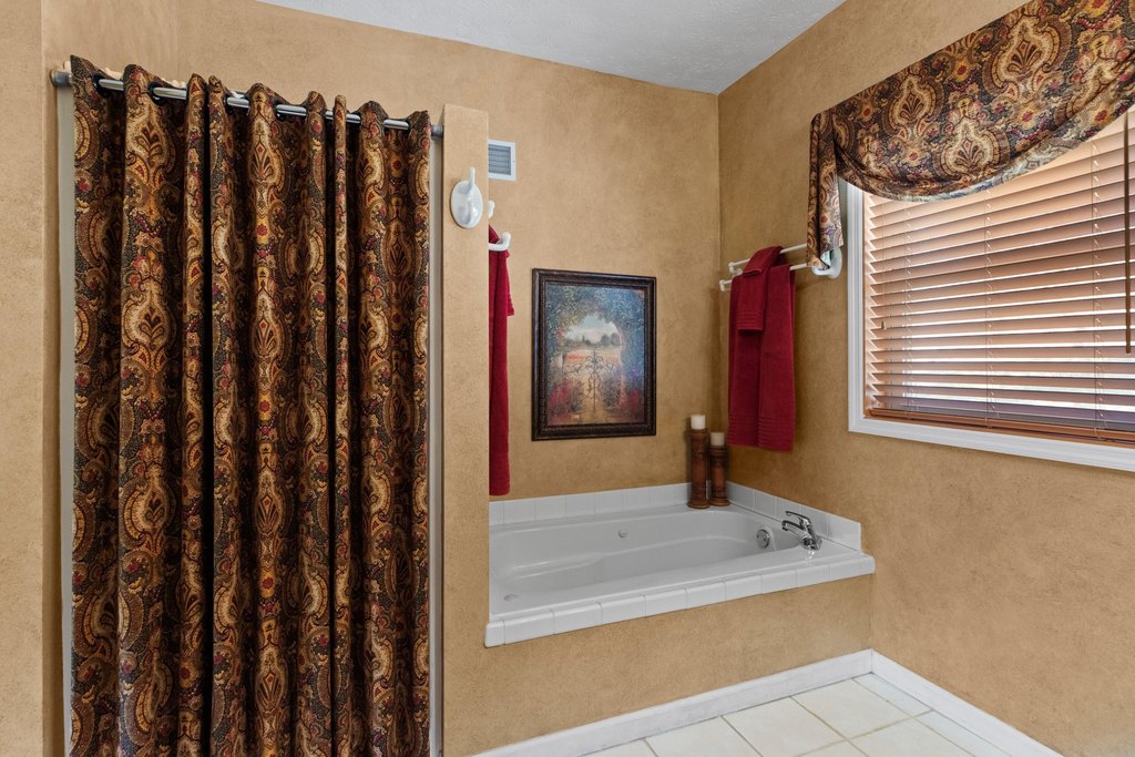 Dandridge, Tennessee, 37725, United States, 3 Bedrooms Bedrooms, ,3.5 BathroomsBathrooms,Residential,Forsale,1918878