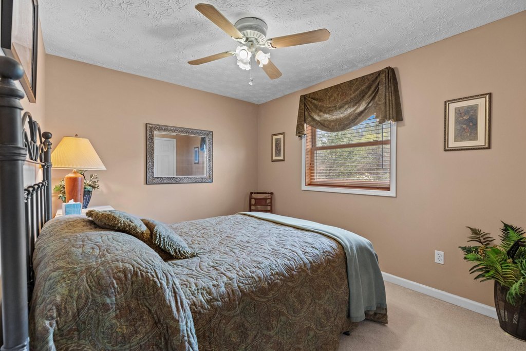 Dandridge, Tennessee, 37725, United States, 3 Bedrooms Bedrooms, ,3.5 BathroomsBathrooms,Residential,Forsale,1918878