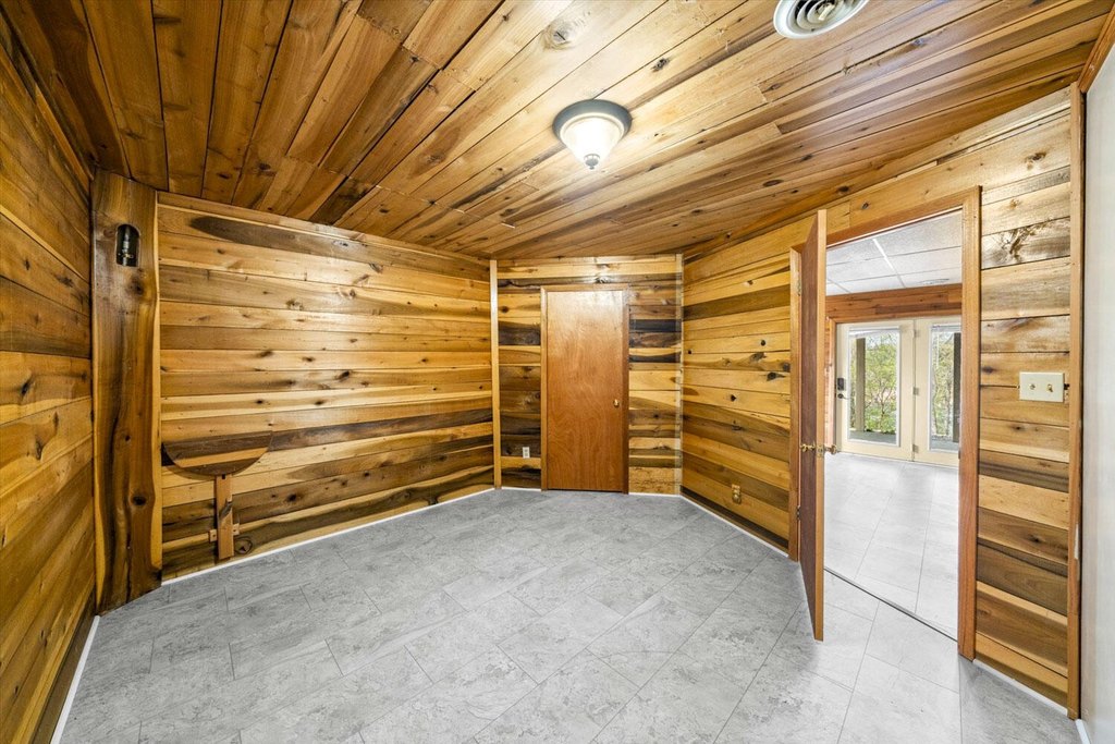 Talbott, Tennessee, 37877, United States, 2 Bedrooms Bedrooms, ,3.5 BathroomsBathrooms,Residential,Forsale,1884068
