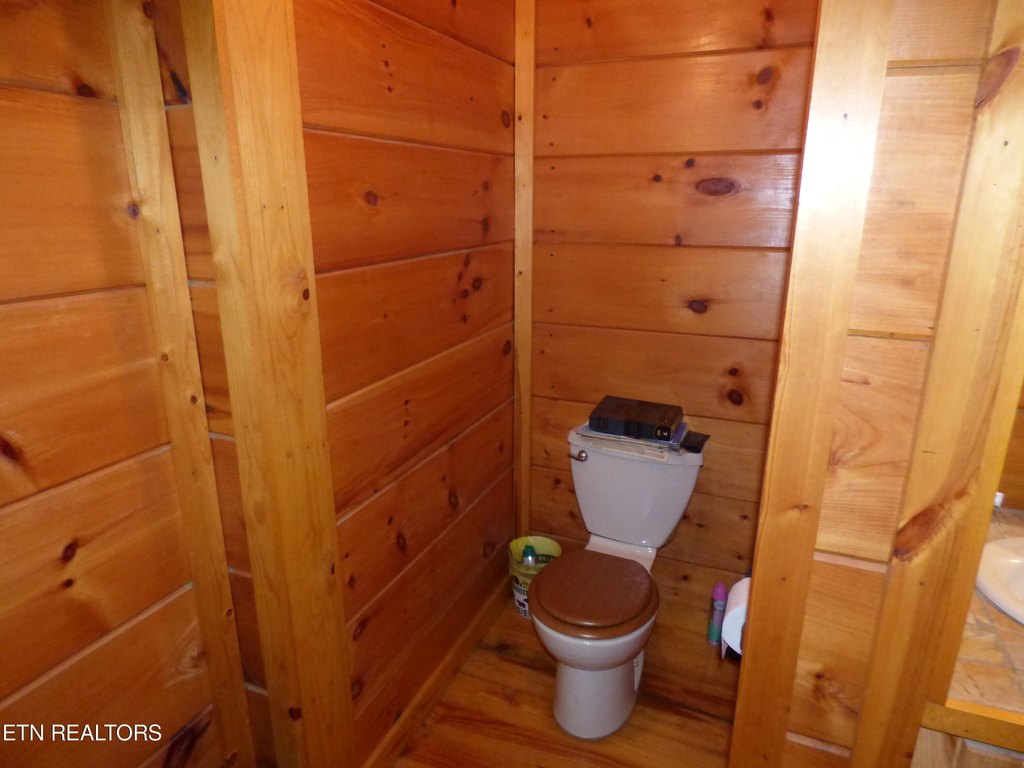 Crossville, Tennessee, 38571, United States, 4 Bedrooms Bedrooms, ,5.5 BathroomsBathrooms,Residential,Forsale,1907867