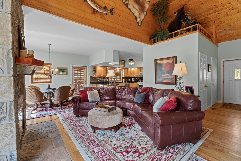 Dandridge, Tennessee, 37725, United States, 3 Bedrooms Bedrooms, ,3.5 BathroomsBathrooms,Residential,Forsale,1918878
