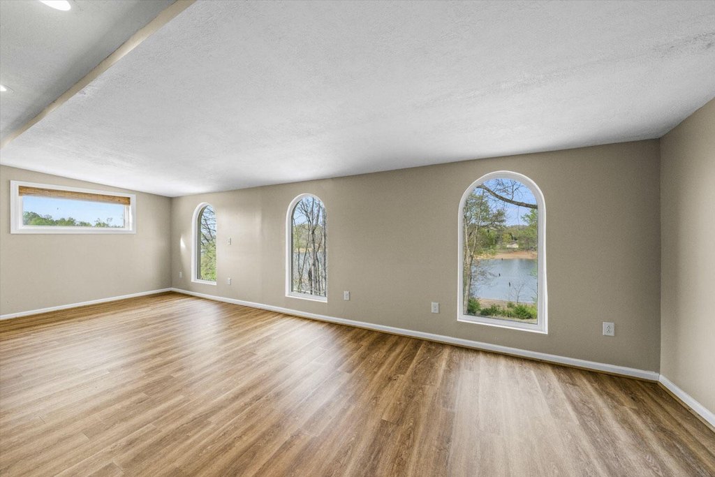 Talbott, Tennessee, 37877, United States, 2 Bedrooms Bedrooms, ,3.5 BathroomsBathrooms,Residential,Forsale,1884068