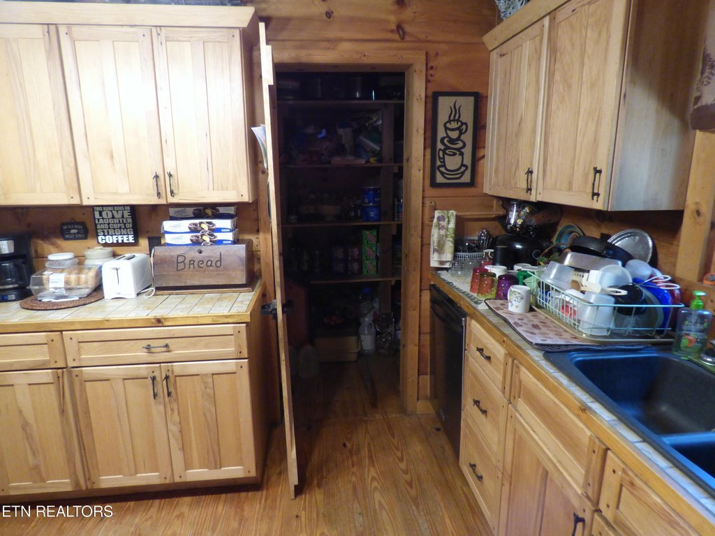 Crossville, Tennessee, 38571, United States, 4 Bedrooms Bedrooms, ,5.5 BathroomsBathrooms,Residential,Forsale,1907867