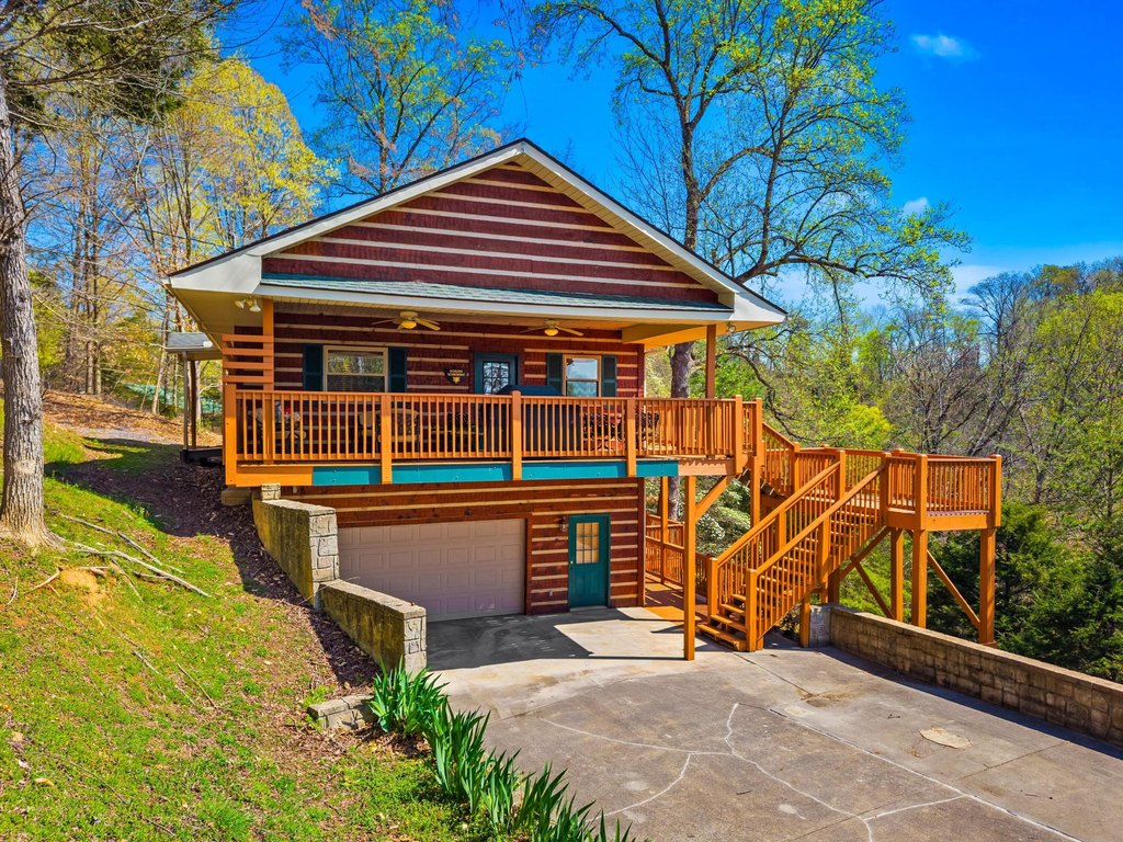 Dandridge, Tennessee, 37725, United States, 3 Bedrooms Bedrooms, ,3.5 BathroomsBathrooms,Residential,Forsale,1918878