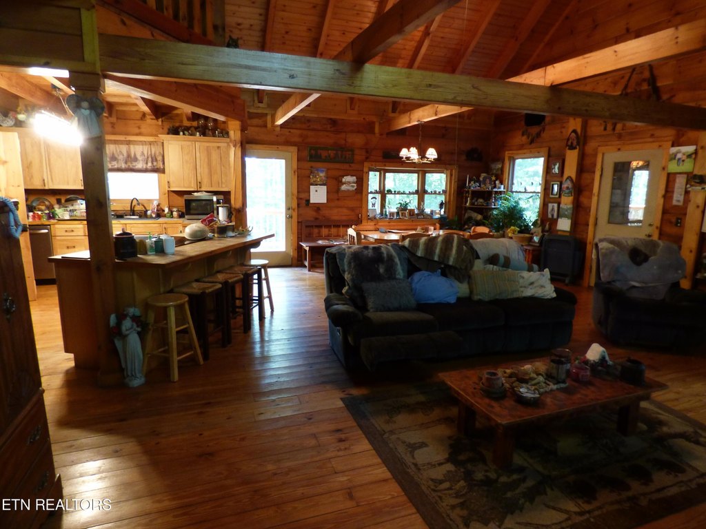 Crossville, Tennessee, 38571, United States, 4 Bedrooms Bedrooms, ,5.5 BathroomsBathrooms,Residential,Forsale,1907867