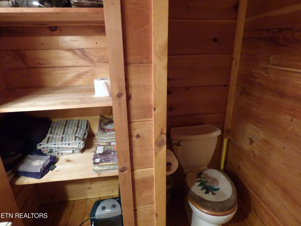 Crossville, Tennessee, 38571, United States, 4 Bedrooms Bedrooms, ,5.5 BathroomsBathrooms,Residential,Forsale,1907867