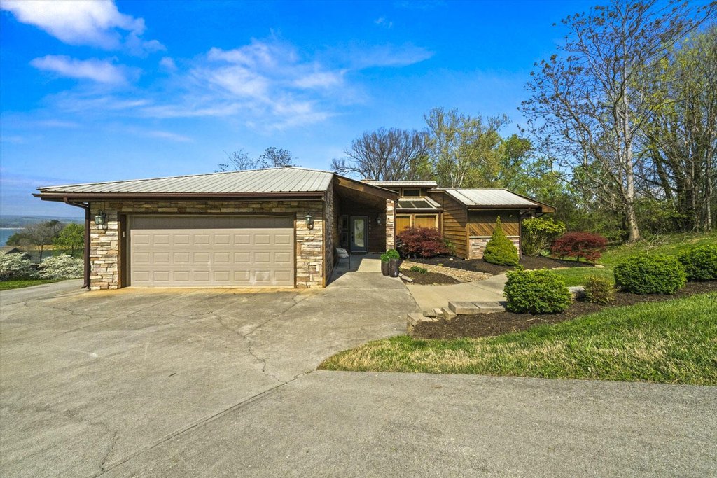 Talbott, Tennessee, 37877, United States, 2 Bedrooms Bedrooms, ,3.5 BathroomsBathrooms,Residential,Forsale,1884068