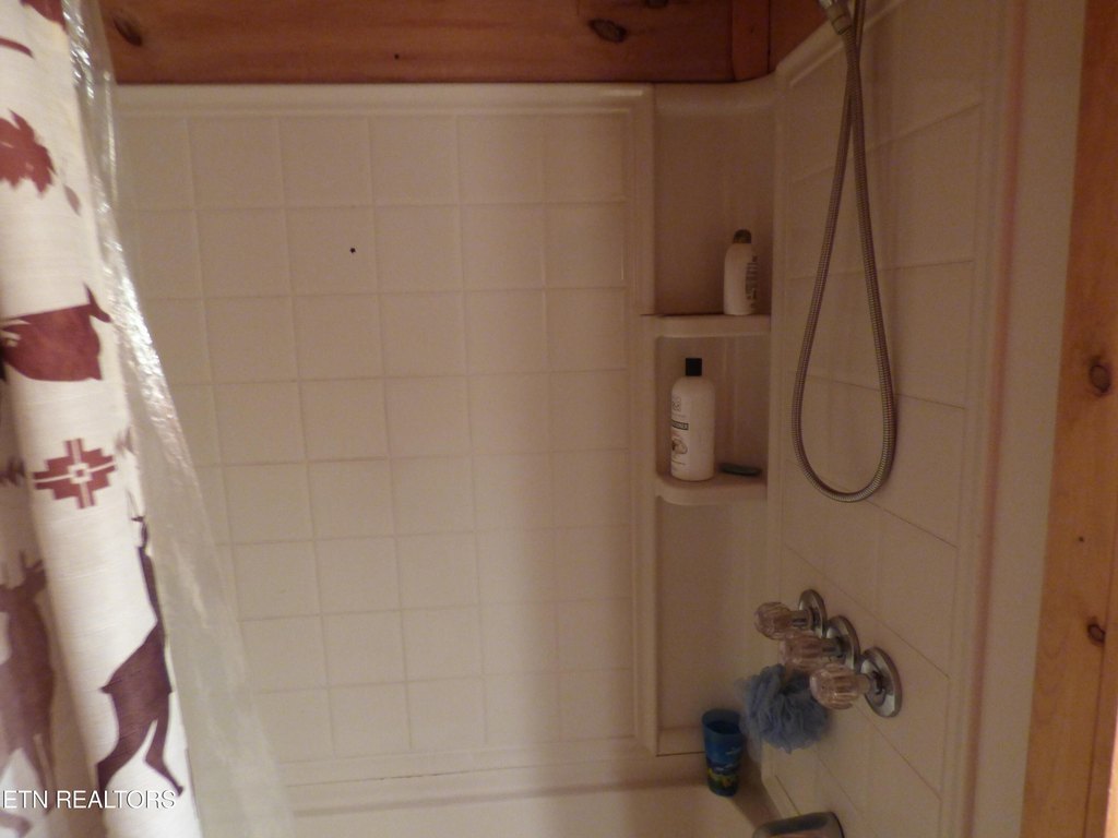 Crossville, Tennessee, 38571, United States, 4 Bedrooms Bedrooms, ,5.5 BathroomsBathrooms,Residential,Forsale,1907867