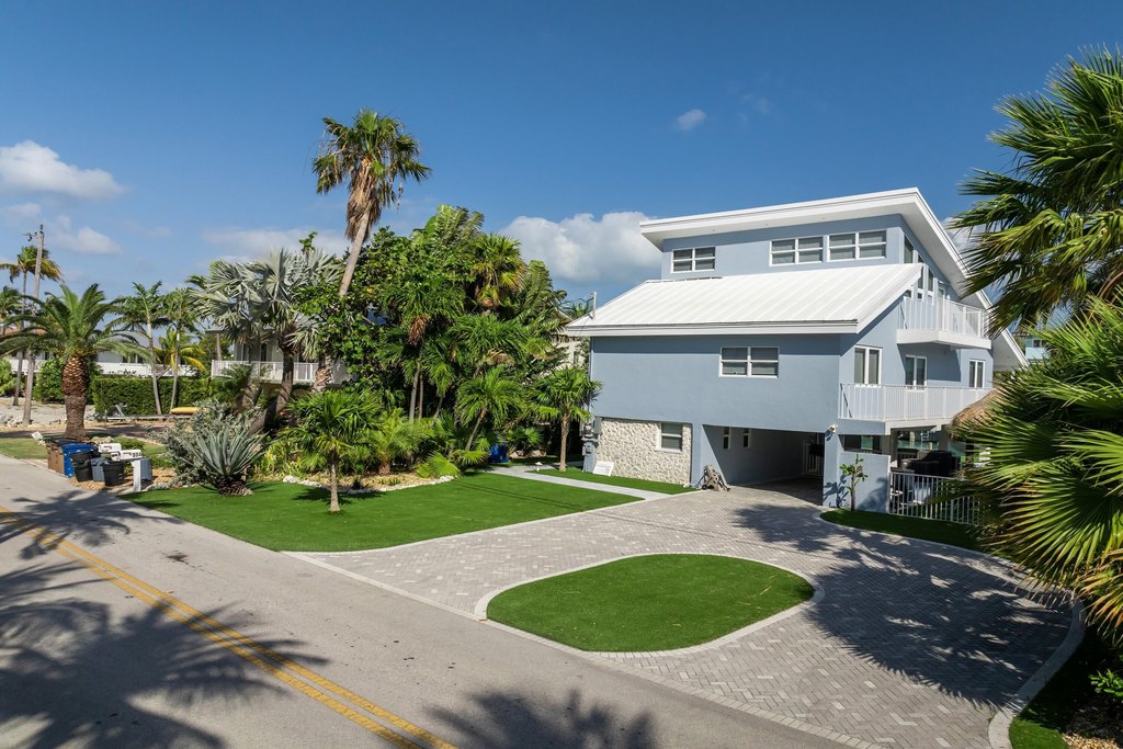 Duck, Florida, 33050, United States, 3 Bedrooms Bedrooms, ,3 BathroomsBathrooms,Residential,Forsale,1884612