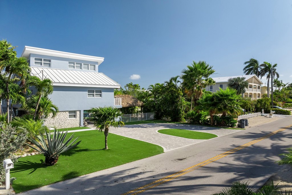 Duck, Florida, 33050, United States, 3 Bedrooms Bedrooms, ,3 BathroomsBathrooms,Residential,Forsale,1884612
