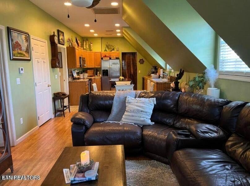 Crossville, Tennessee, 38571, United States, 3 Bedrooms Bedrooms, ,3 BathroomsBathrooms,Residential,Forsale,1907880