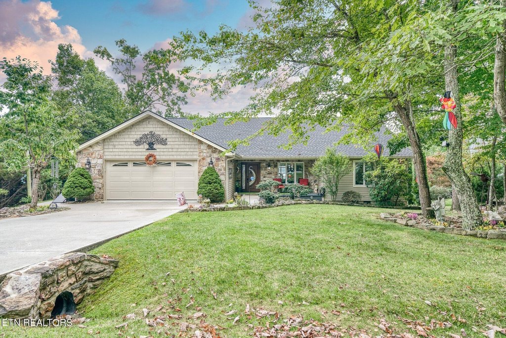 Crossville, Tennessee, 38558, United States, 4 Bedrooms Bedrooms, ,3.5 BathroomsBathrooms,Residential,Forsale,1907878