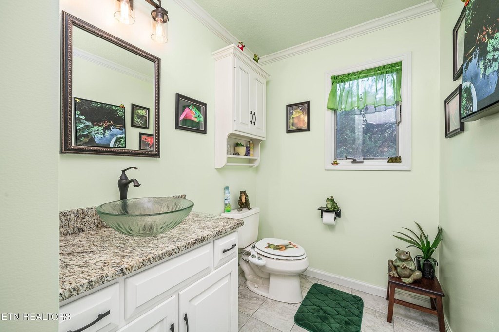 Crossville, Tennessee, 38558, United States, 4 Bedrooms Bedrooms, ,3.5 BathroomsBathrooms,Residential,Forsale,1907878