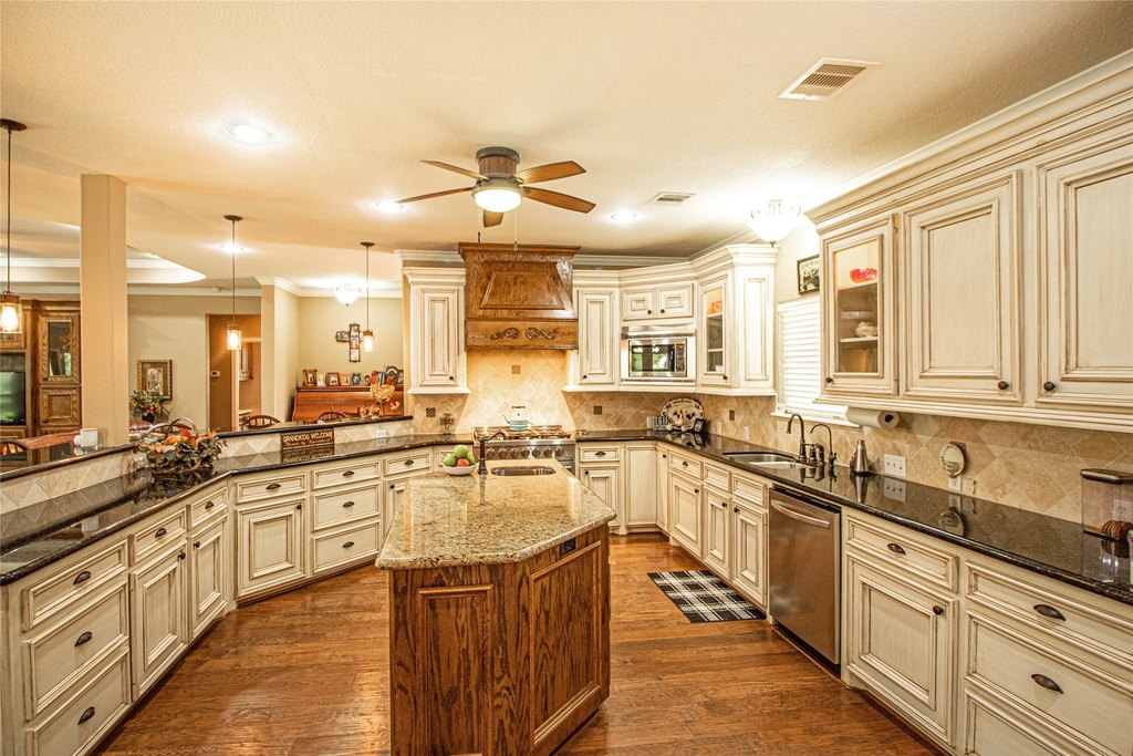 Livingston, Texas, 77351, United States, 3 Bedrooms Bedrooms, ,2.5 BathroomsBathrooms,Residential,Forsale,1953110