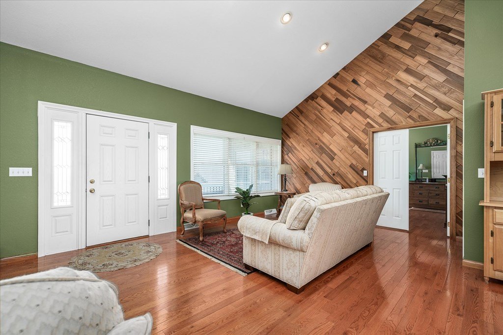 Byrdstown, Tennessee, 38549, United States, 3 Bedrooms Bedrooms, ,3 BathroomsBathrooms,Residential,Forsale,1886007