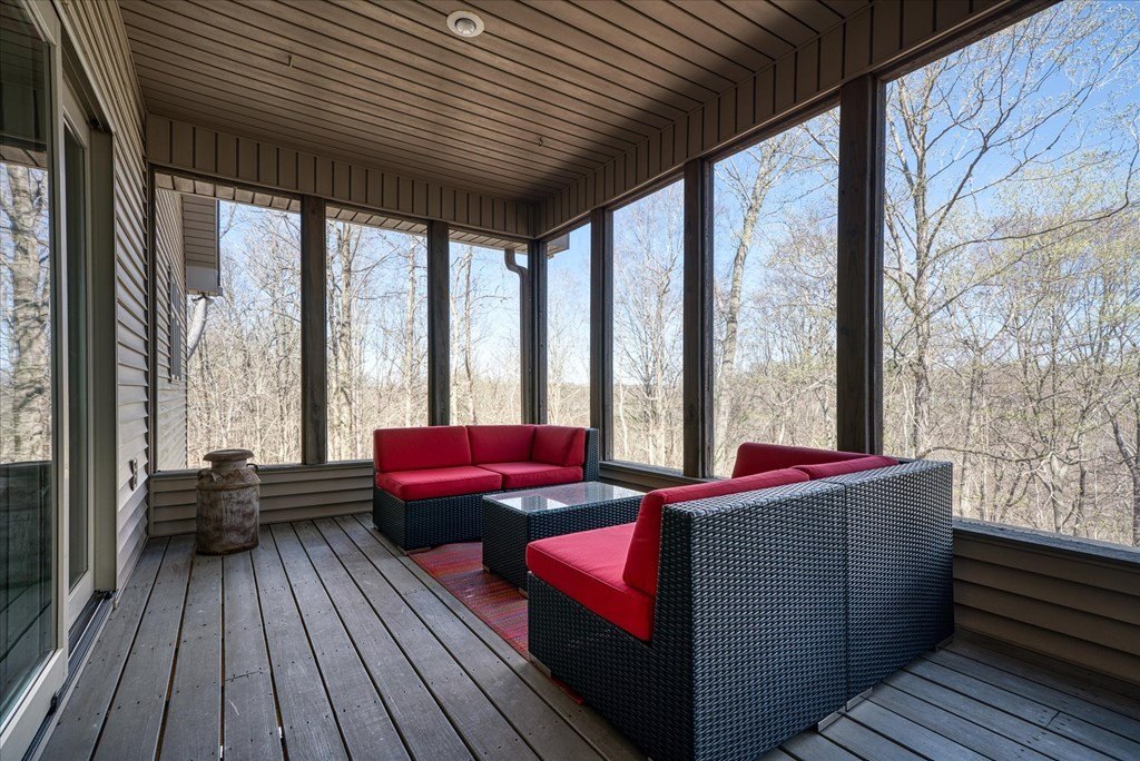 Byrdstown, Tennessee, 38549, United States, 3 Bedrooms Bedrooms, ,3 BathroomsBathrooms,Residential,Forsale,1886007