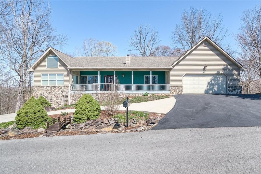 Byrdstown, Tennessee, 38549, United States, 3 Bedrooms Bedrooms, ,3 BathroomsBathrooms,Residential,Forsale,1886007