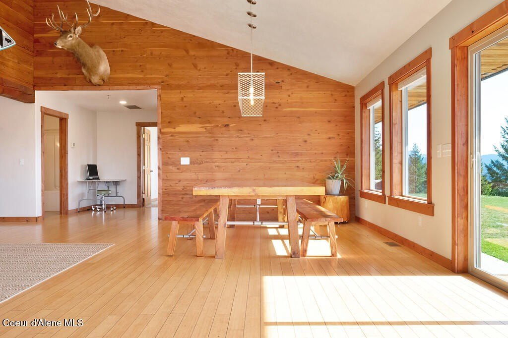 Priest River, Idaho, 83856, United States, 5 Bedrooms Bedrooms, ,4 BathroomsBathrooms,Residential,Forsale,1913913
