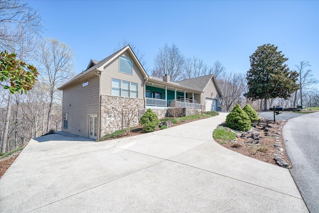 Byrdstown, Tennessee, 38549, United States, 3 Bedrooms Bedrooms, ,3 BathroomsBathrooms,Residential,Forsale,1886007