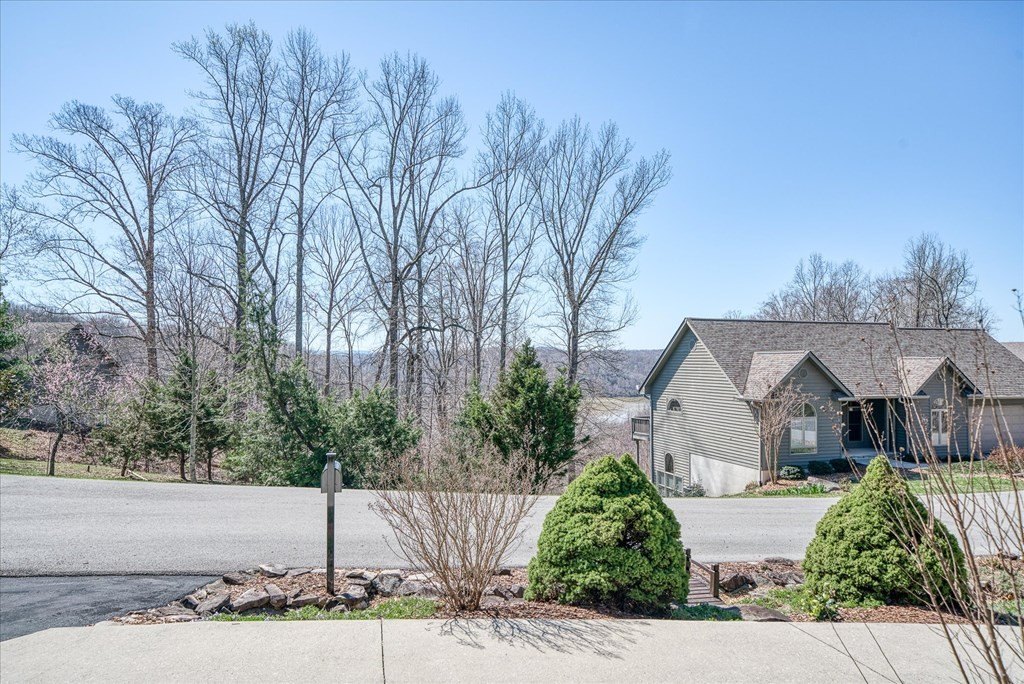 Byrdstown, Tennessee, 38549, United States, 3 Bedrooms Bedrooms, ,3 BathroomsBathrooms,Residential,Forsale,1886007