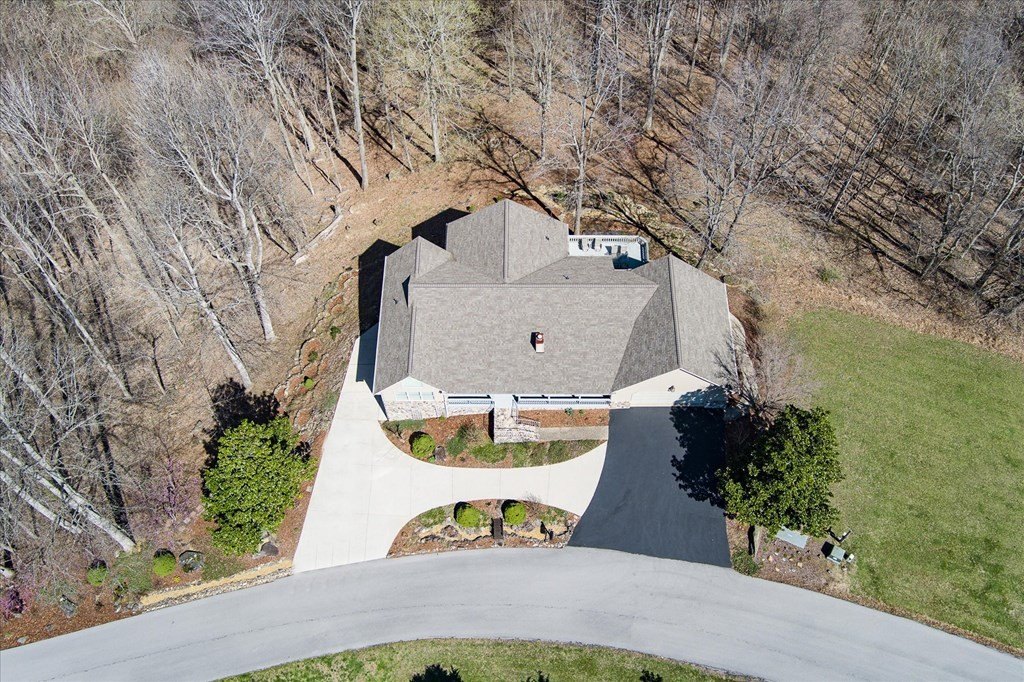 Byrdstown, Tennessee, 38549, United States, 3 Bedrooms Bedrooms, ,3 BathroomsBathrooms,Residential,Forsale,1886007