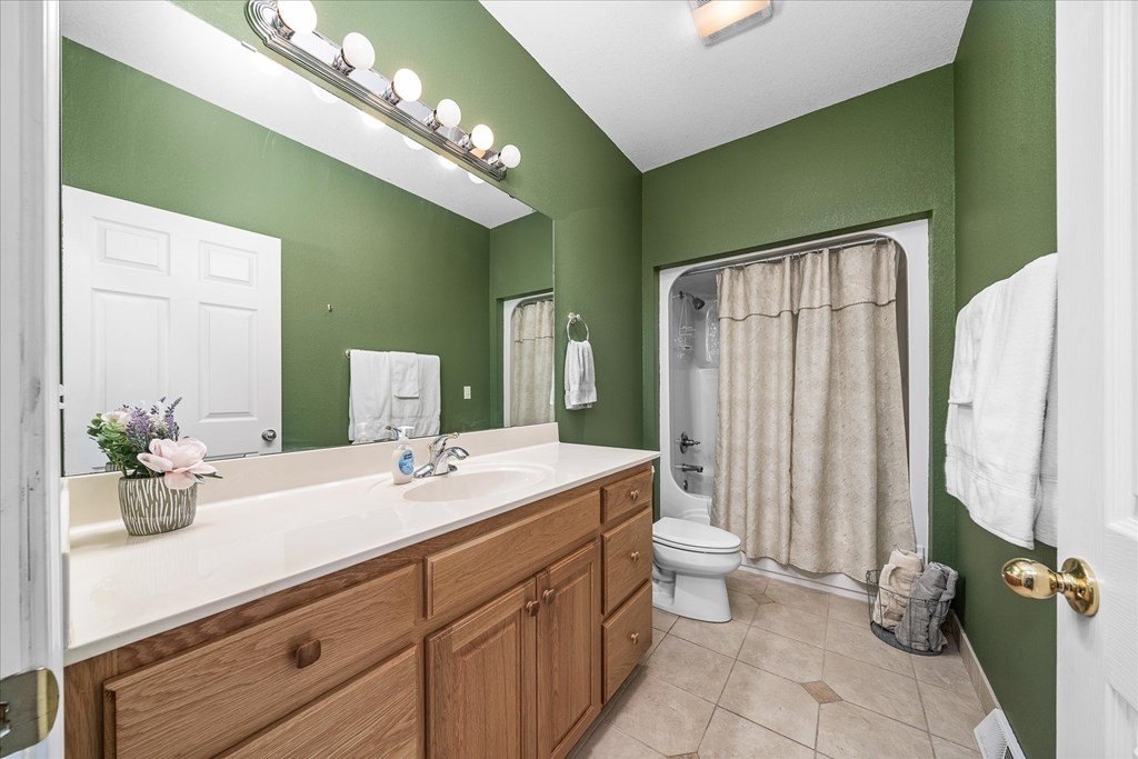 Byrdstown, Tennessee, 38549, United States, 3 Bedrooms Bedrooms, ,3 BathroomsBathrooms,Residential,Forsale,1886007