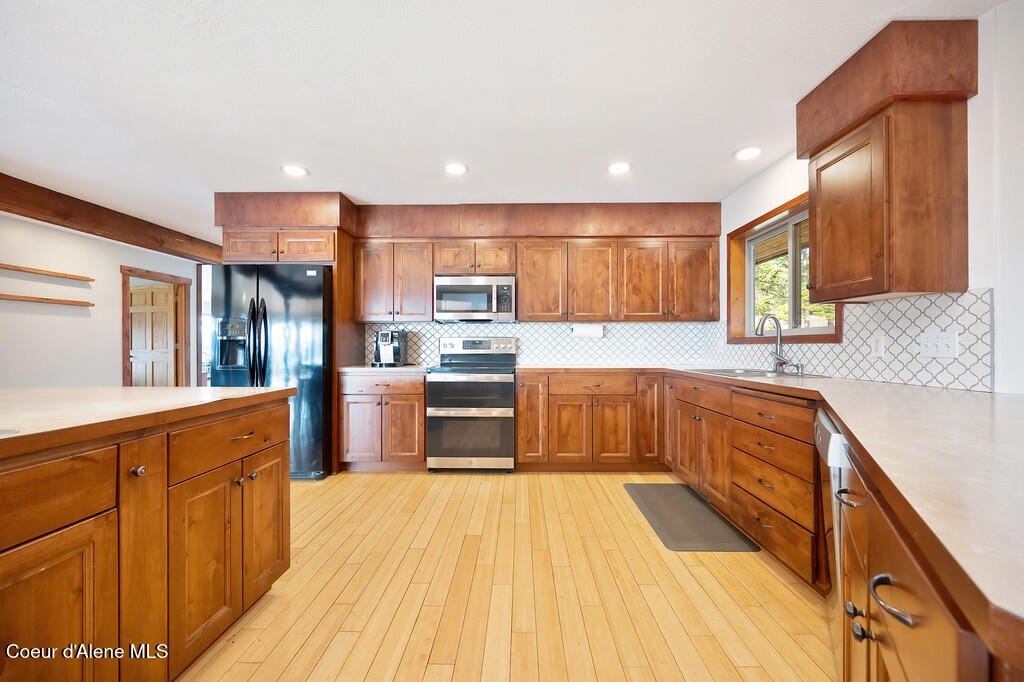 Priest River, Idaho, 83856, United States, 5 Bedrooms Bedrooms, ,4 BathroomsBathrooms,Residential,Forsale,1913913