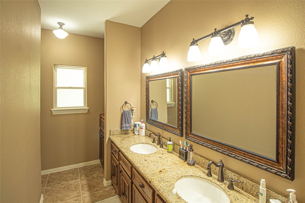Livingston, Texas, 77351, United States, 3 Bedrooms Bedrooms, ,2.5 BathroomsBathrooms,Residential,Forsale,1953110