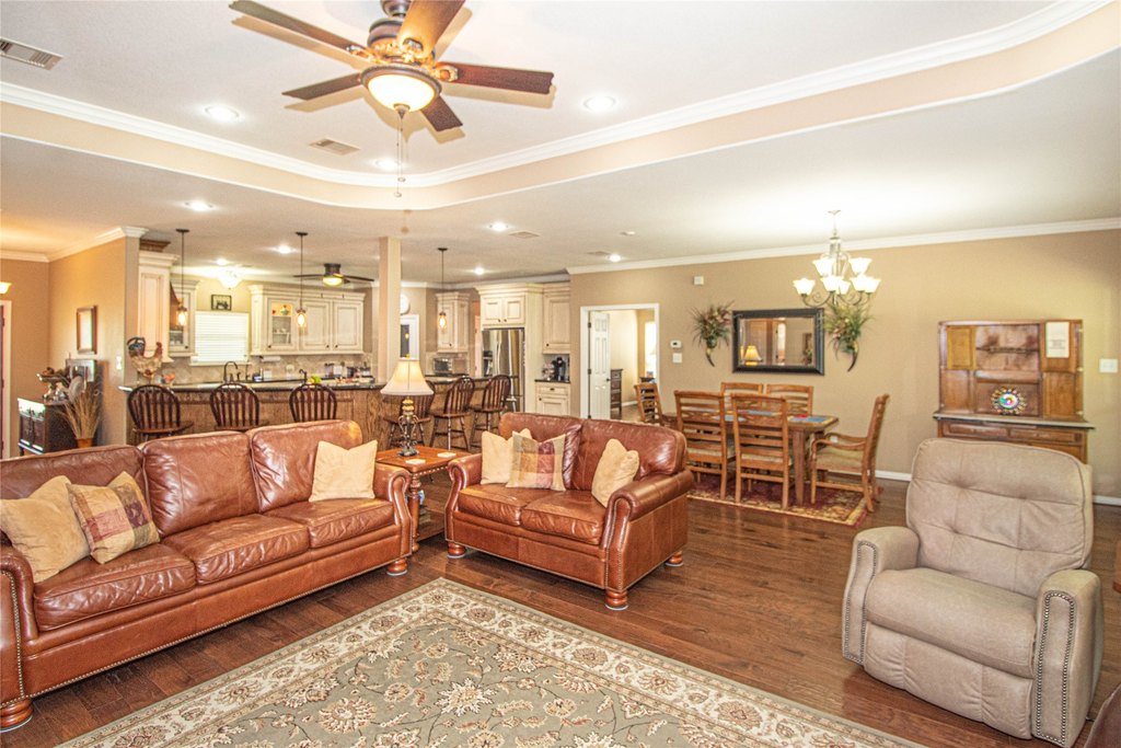 Livingston, Texas, 77351, United States, 3 Bedrooms Bedrooms, ,2.5 BathroomsBathrooms,Residential,Forsale,1953110