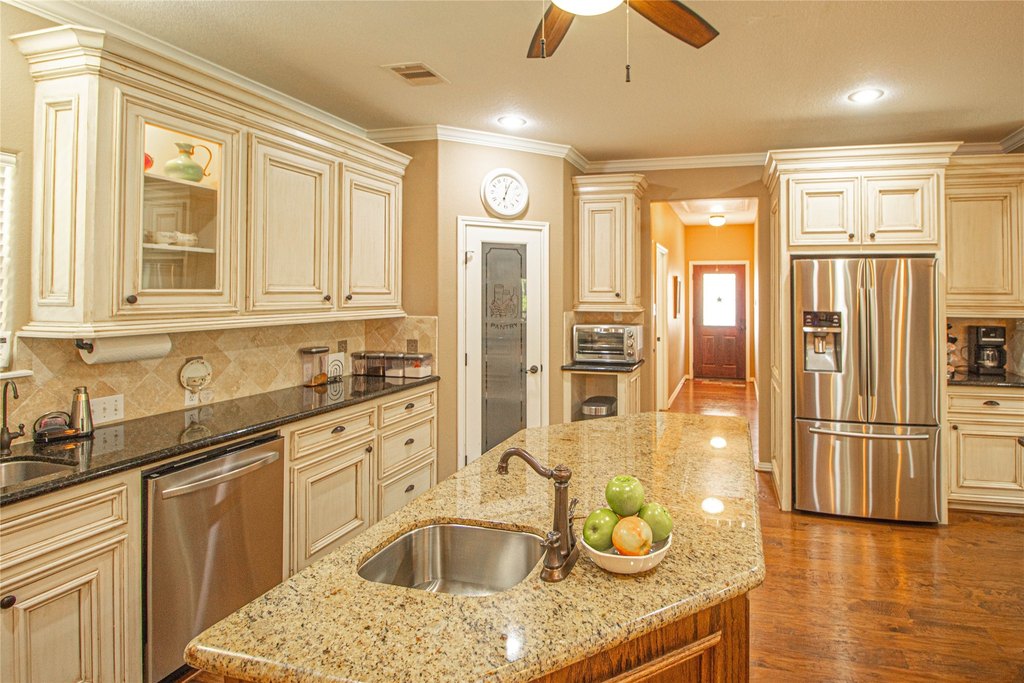 Livingston, Texas, 77351, United States, 3 Bedrooms Bedrooms, ,2.5 BathroomsBathrooms,Residential,Forsale,1953110