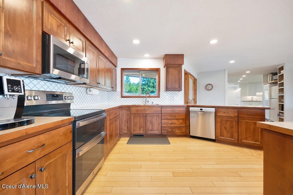 Priest River, Idaho, 83856, United States, 5 Bedrooms Bedrooms, ,4 BathroomsBathrooms,Residential,Forsale,1913913