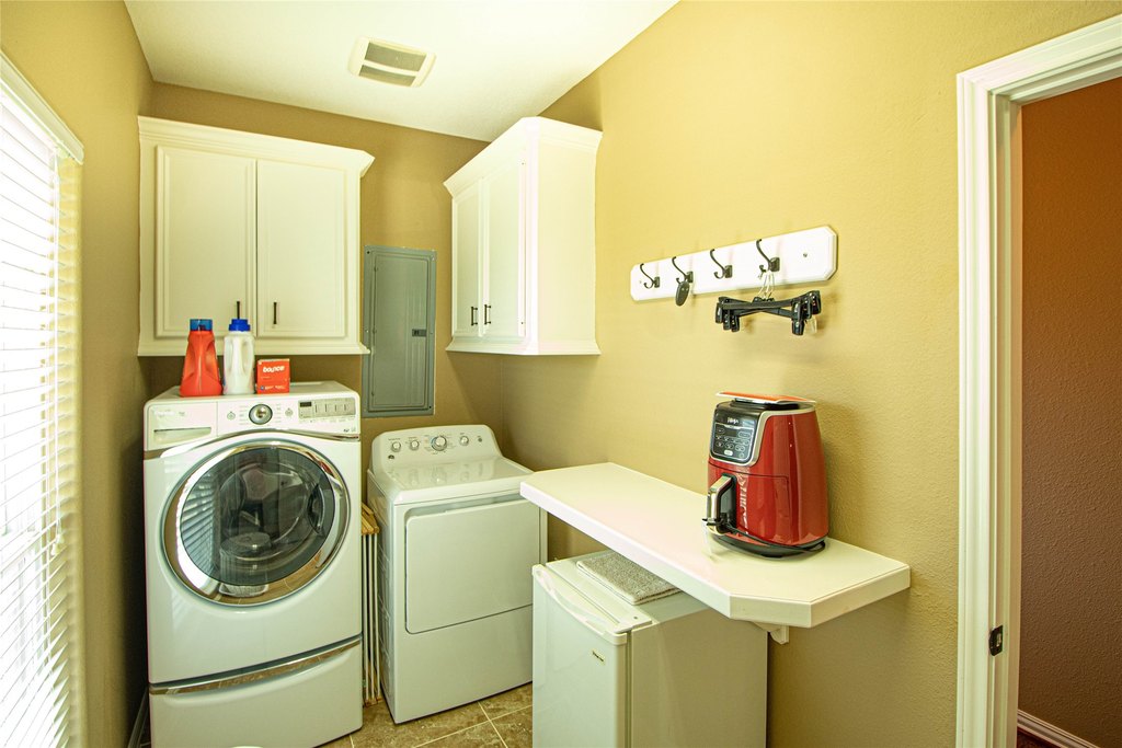 Livingston, Texas, 77351, United States, 3 Bedrooms Bedrooms, ,2.5 BathroomsBathrooms,Residential,Forsale,1953110