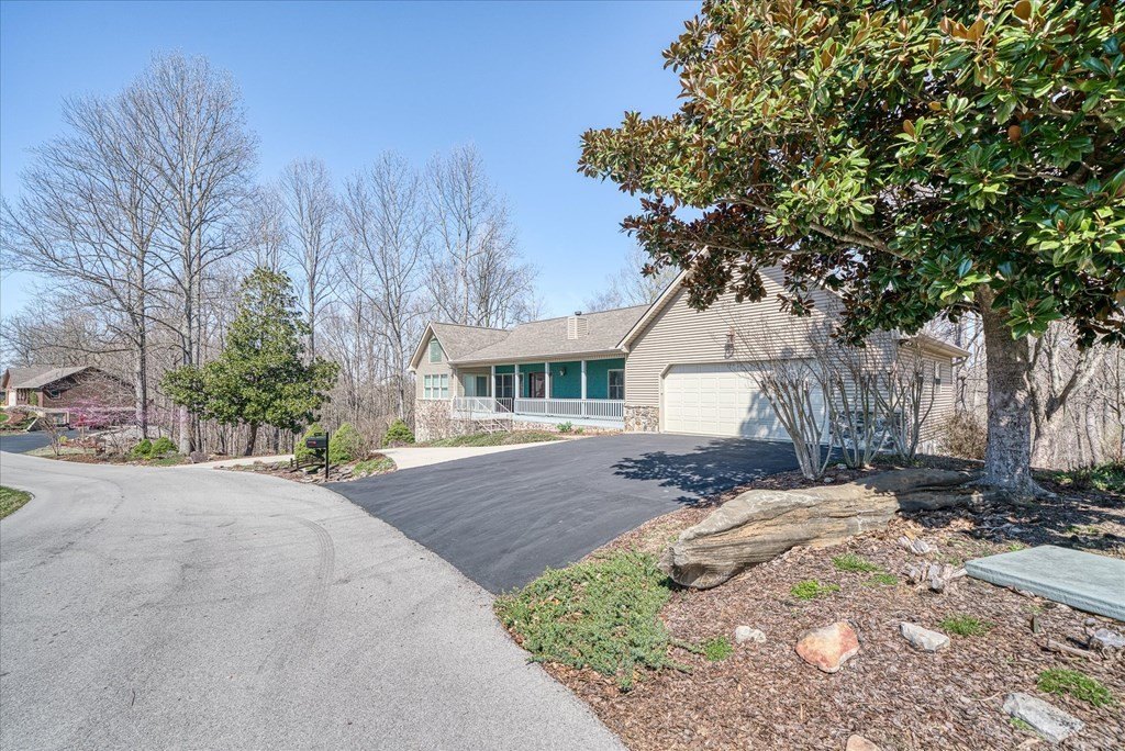 Byrdstown, Tennessee, 38549, United States, 3 Bedrooms Bedrooms, ,3 BathroomsBathrooms,Residential,Forsale,1886007