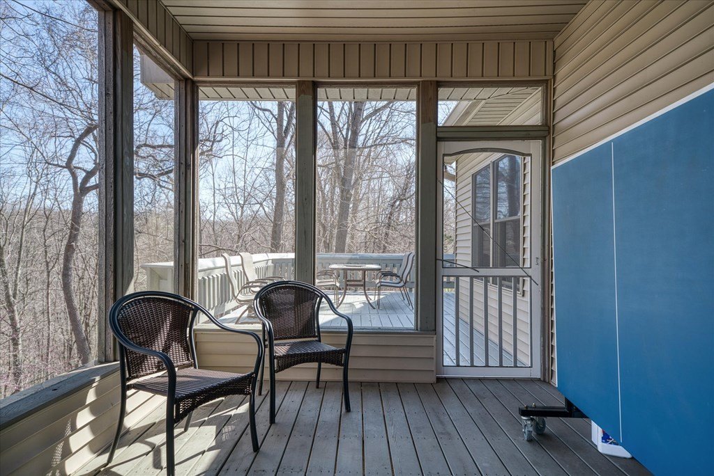 Byrdstown, Tennessee, 38549, United States, 3 Bedrooms Bedrooms, ,3 BathroomsBathrooms,Residential,Forsale,1886007