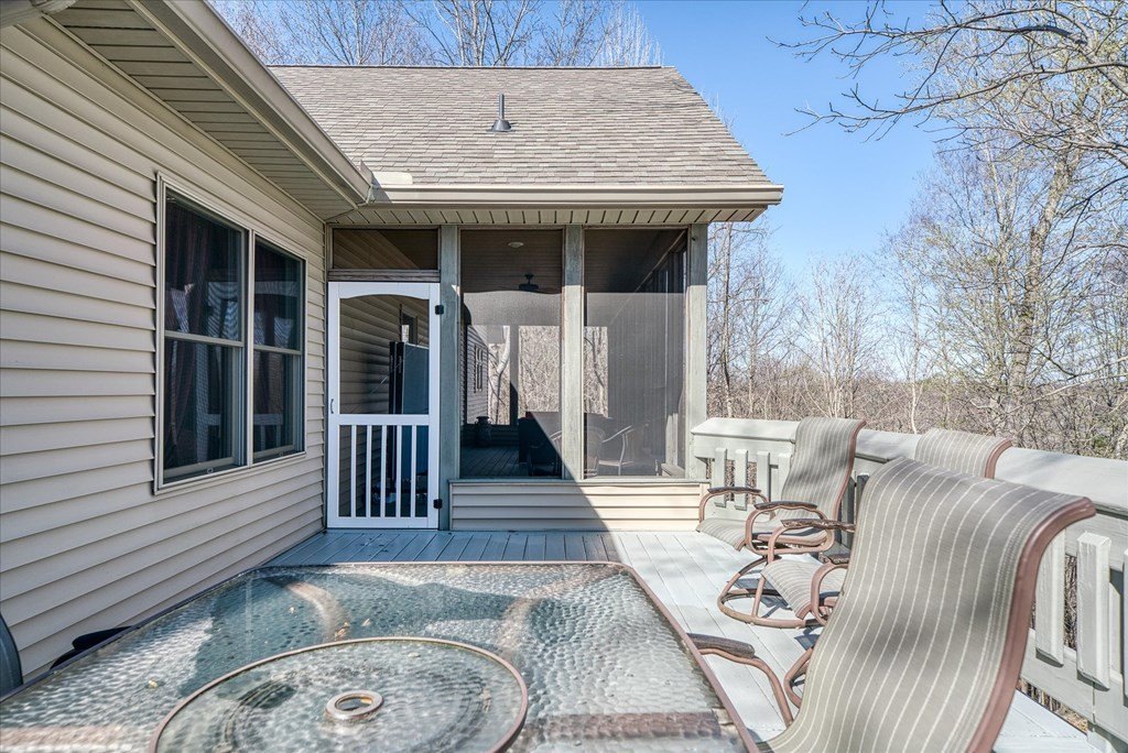 Byrdstown, Tennessee, 38549, United States, 3 Bedrooms Bedrooms, ,3 BathroomsBathrooms,Residential,Forsale,1886007