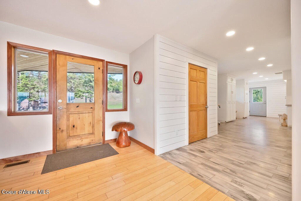 Priest River, Idaho, 83856, United States, 5 Bedrooms Bedrooms, ,4 BathroomsBathrooms,Residential,Forsale,1913913