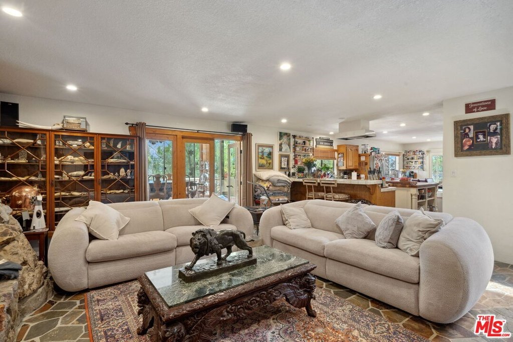 Calabasas, California, 91302, United States, 4 Bedrooms Bedrooms, ,2.5 BathroomsBathrooms,Residential,Forsale,1904929