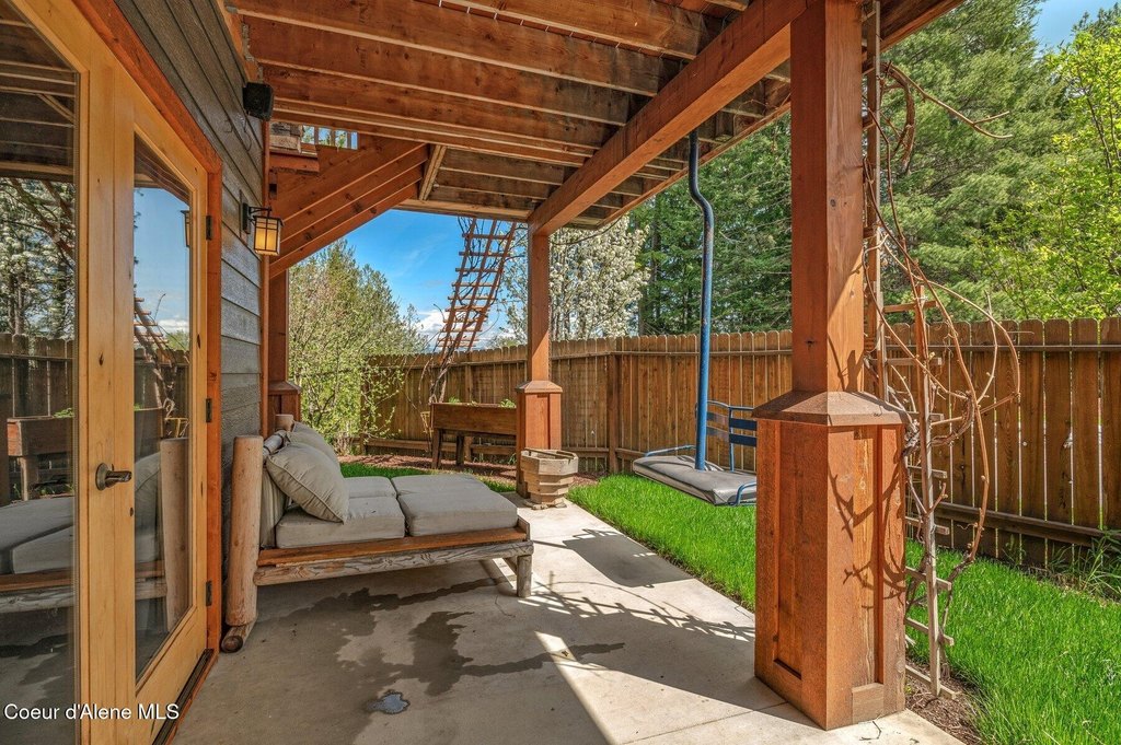 Sandpoint, Idaho, 83864, United States, 3 Bedrooms Bedrooms, ,2.5 BathroomsBathrooms,Residential,Forsale,1913847