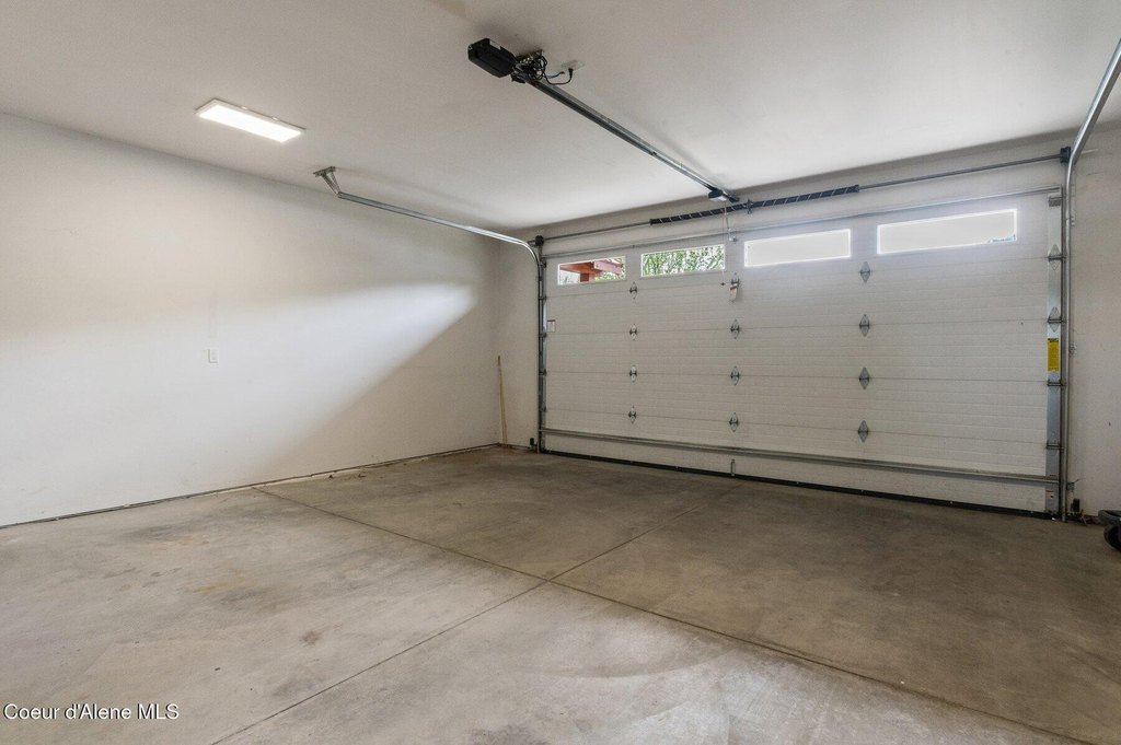 Sandpoint, Idaho, 83864, United States, 3 Bedrooms Bedrooms, ,2.5 BathroomsBathrooms,Residential,Forsale,1913847