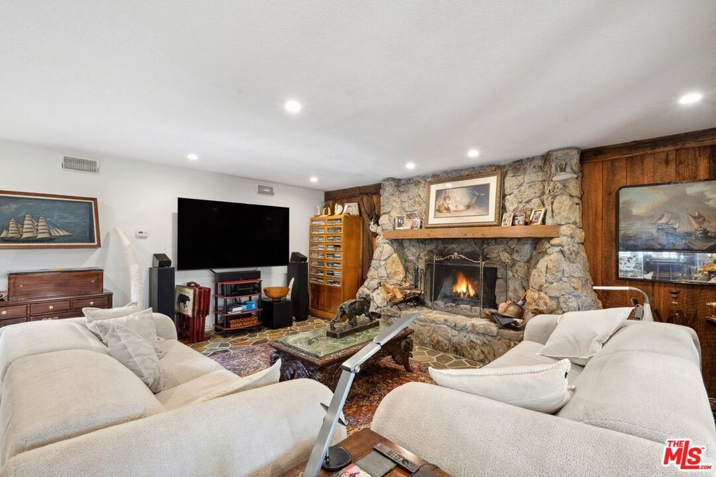Calabasas, California, 91302, United States, 4 Bedrooms Bedrooms, ,2.5 BathroomsBathrooms,Residential,Forsale,1904929