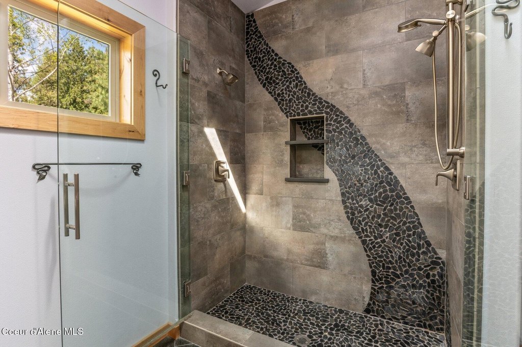 Sandpoint, Idaho, 83864, United States, 3 Bedrooms Bedrooms, ,2.5 BathroomsBathrooms,Residential,Forsale,1913847